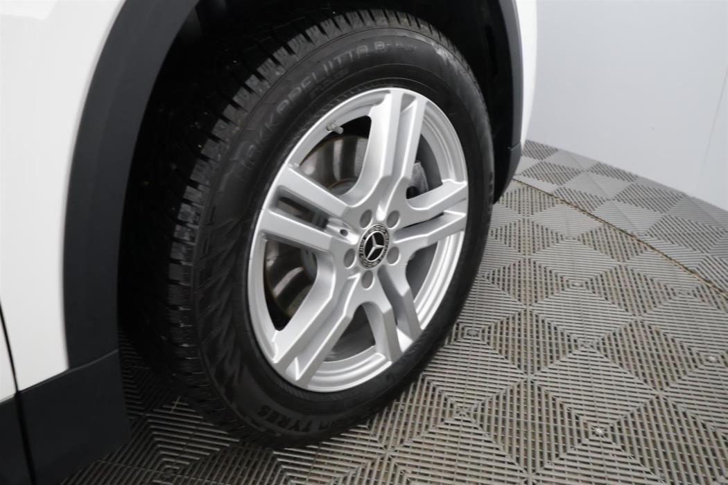 MERCEDES-BENZ GLA 2024