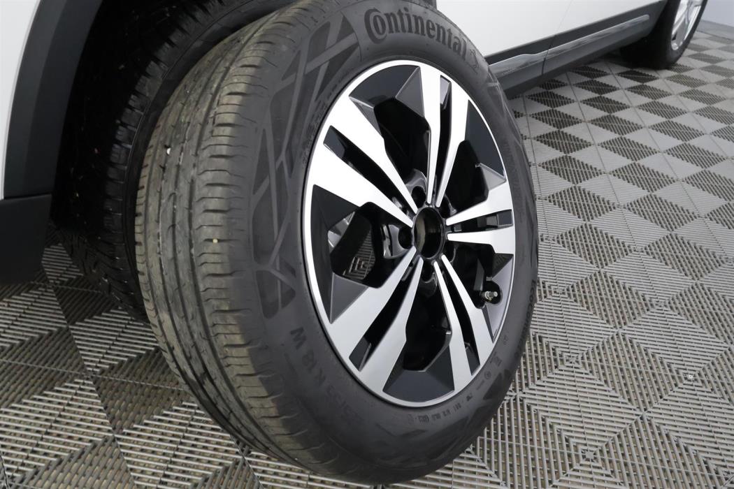 MERCEDES-BENZ GLA 2024