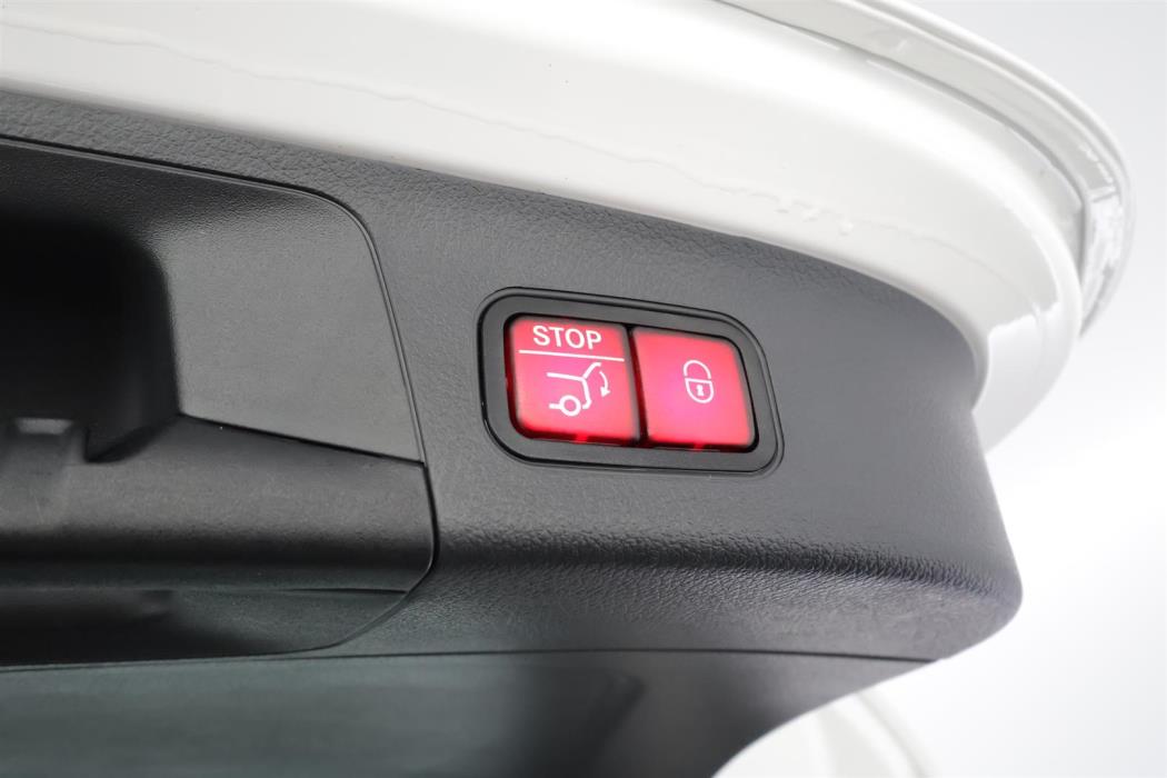 MERCEDES-BENZ GLA 2024