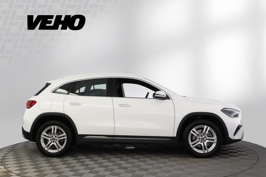 MERCEDES-BENZ GLA 2024