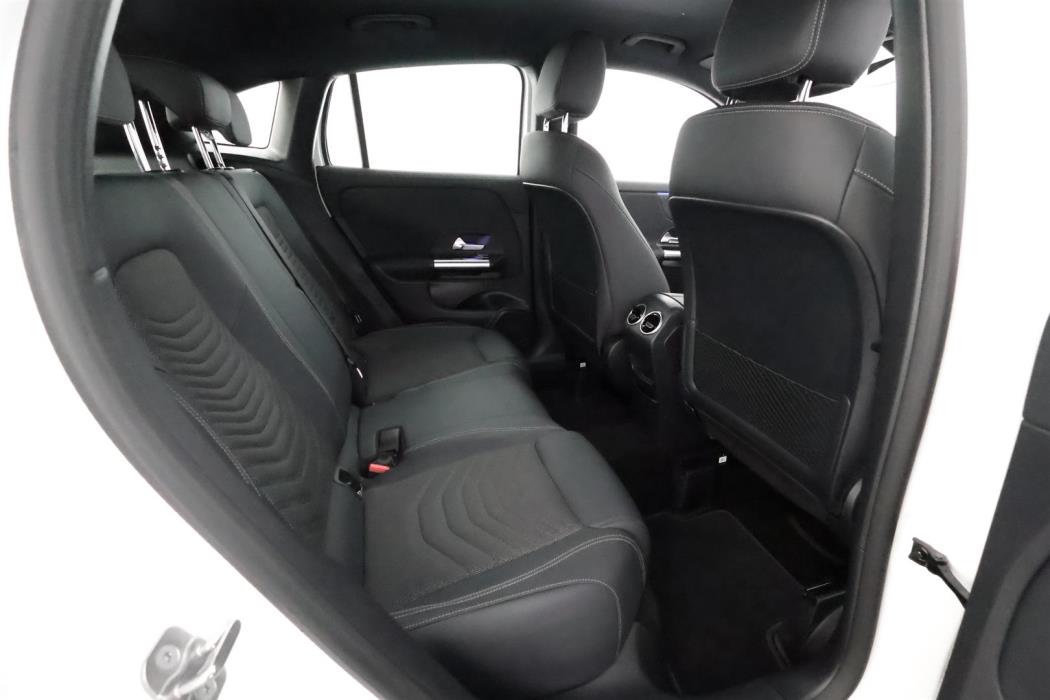 MERCEDES-BENZ GLA 2024