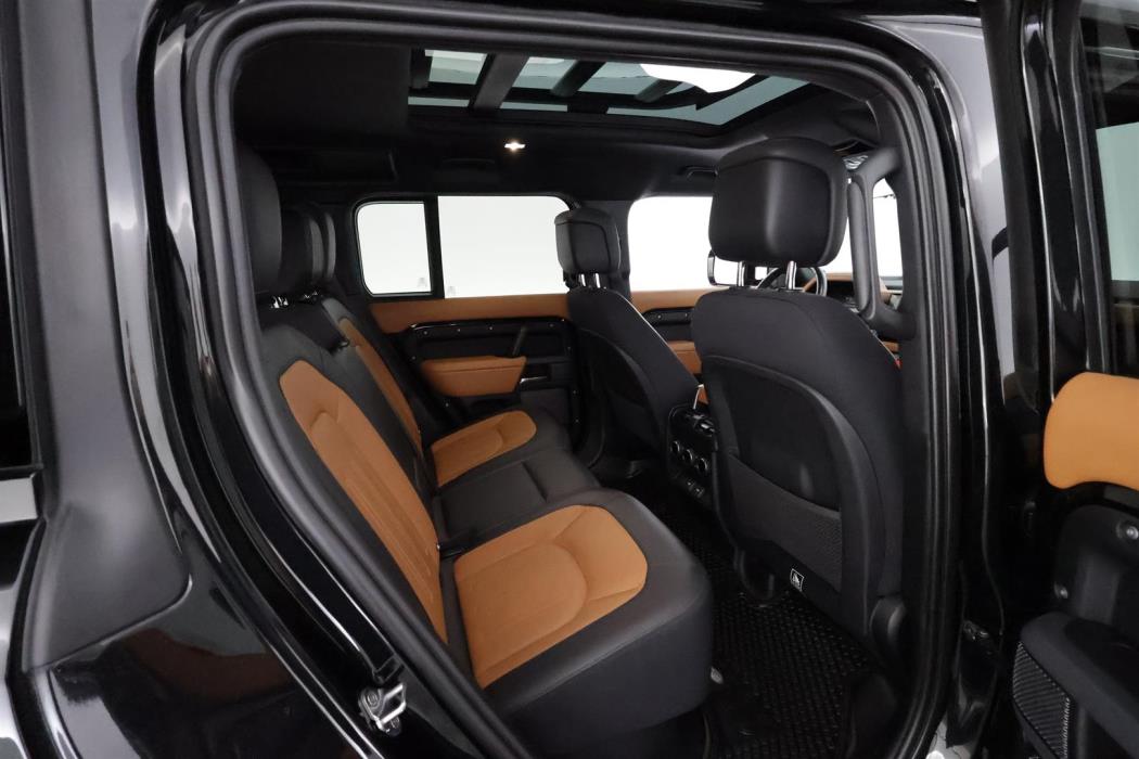 Land Rover Defender 2023
