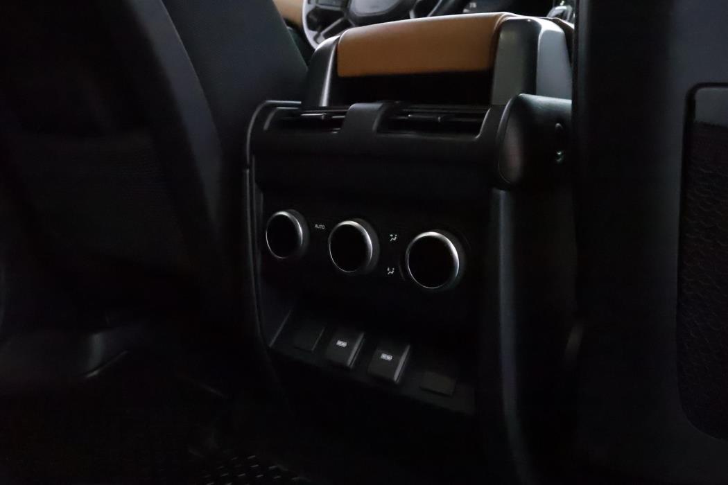 Land Rover Defender 2023