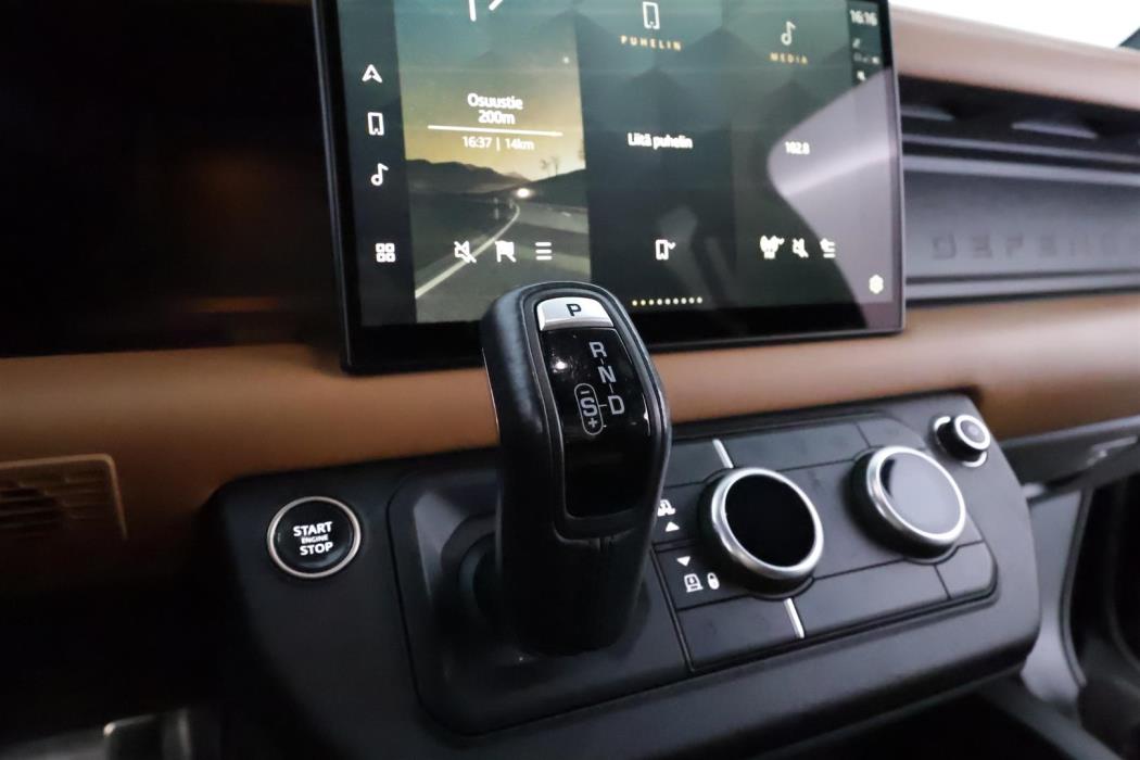 Land Rover Defender 2023