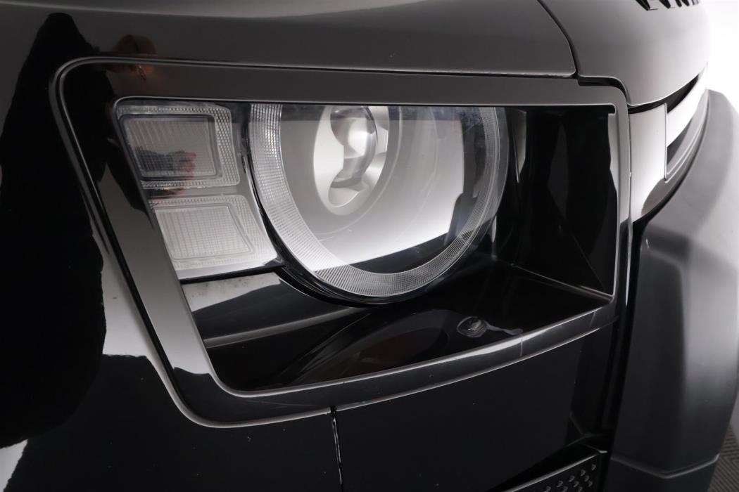 Land Rover Defender 2023