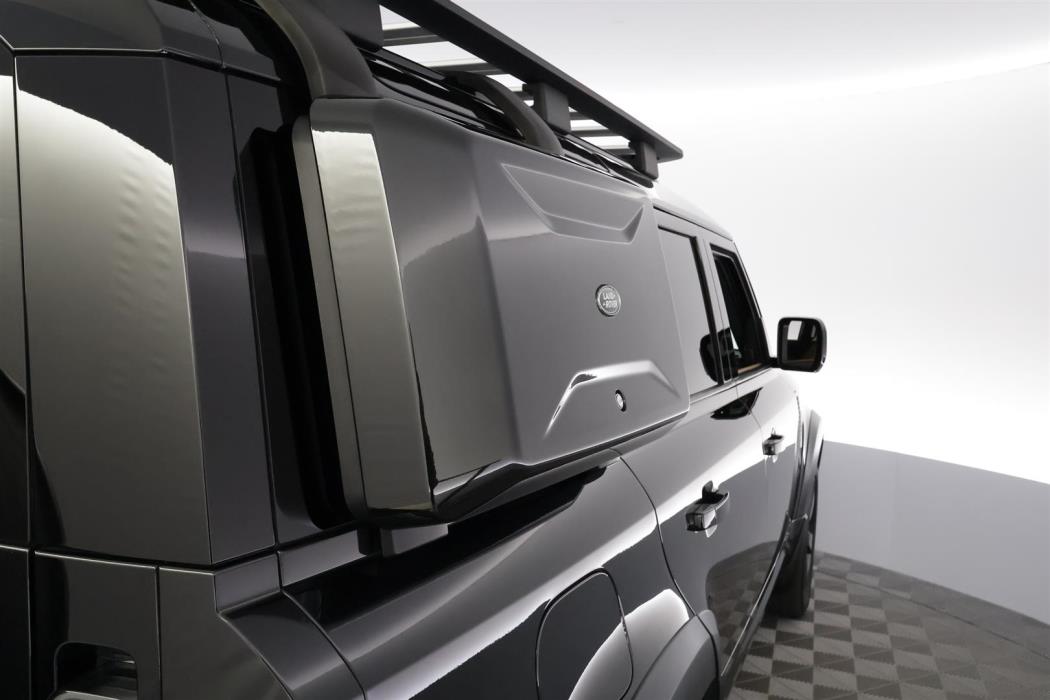 Land Rover Defender 2023