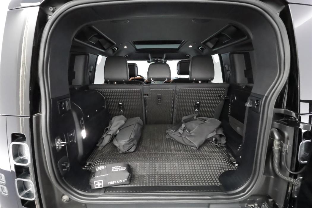 Land Rover Defender 2023