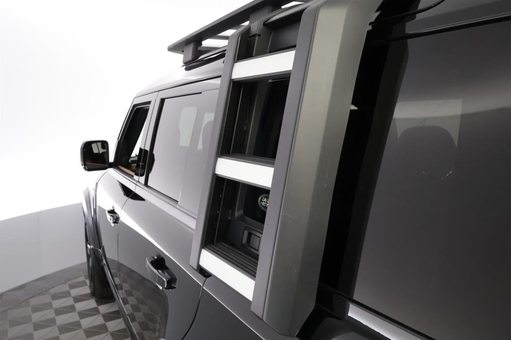 Land Rover Defender 2023