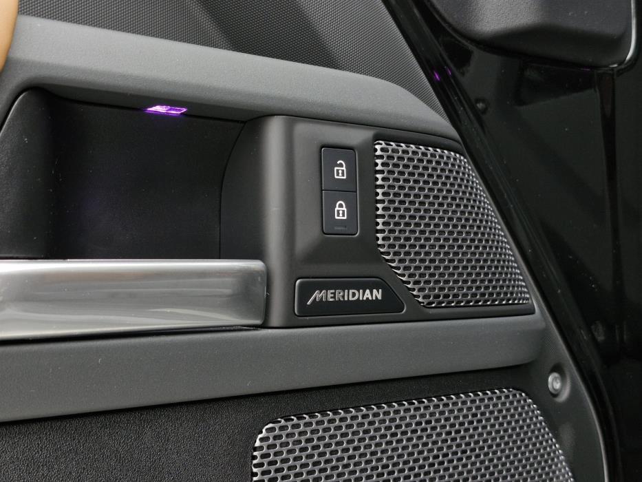 Land Rover Defender 2024