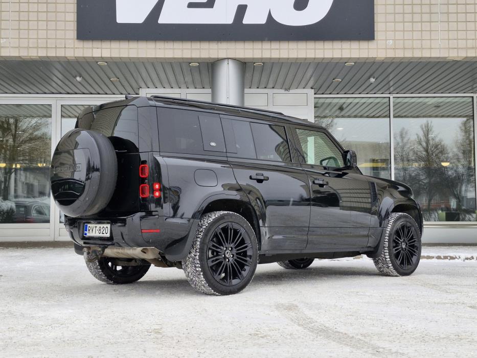 Land Rover Defender 2024