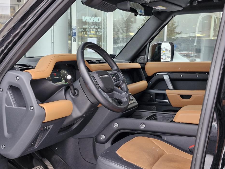 Land Rover Defender 2024