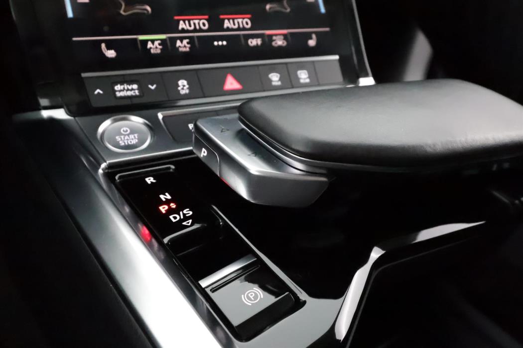 AUDI e-tron 2019