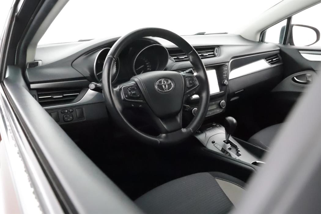 Toyota Avensis 2015