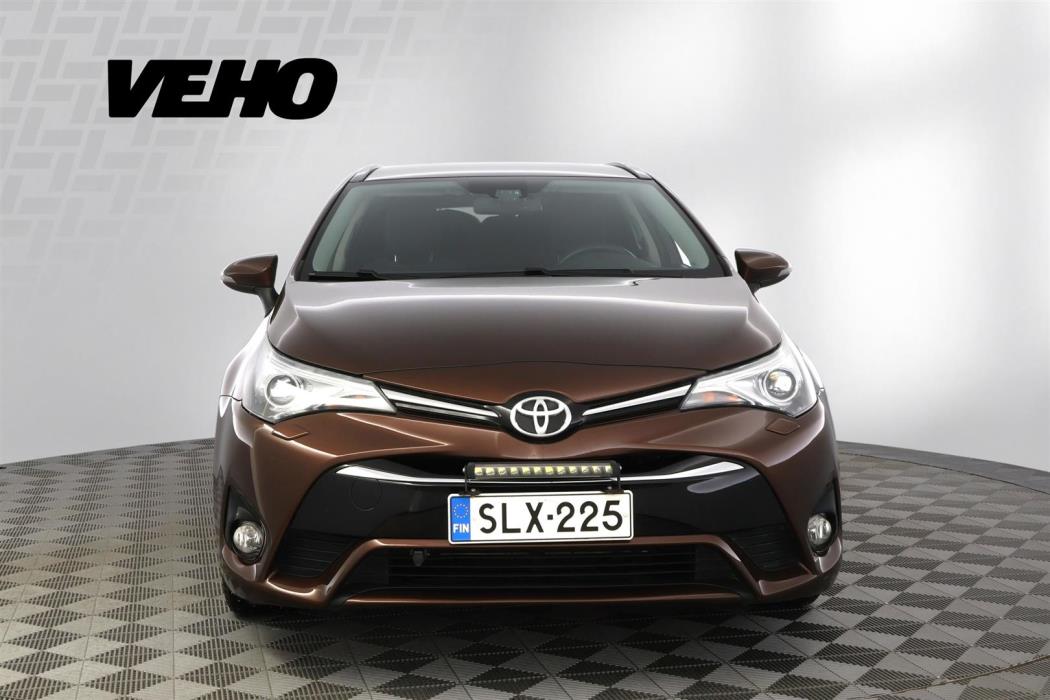 Toyota Avensis 2015