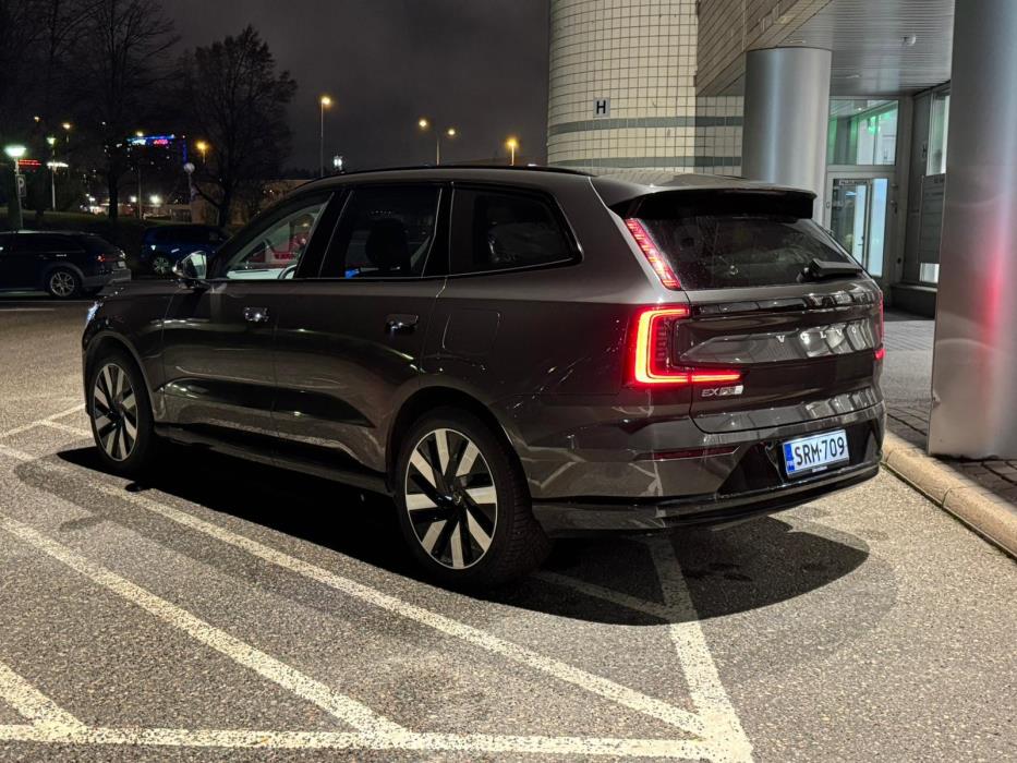 Volvo EX90 2024