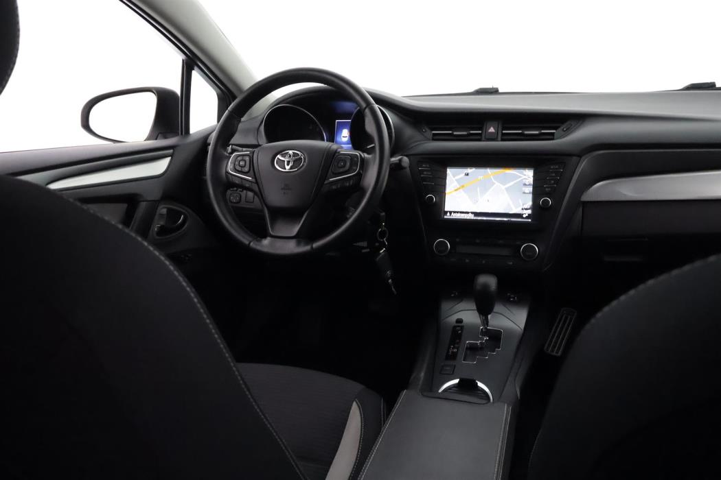 TOYOTA AVENSIS 2015