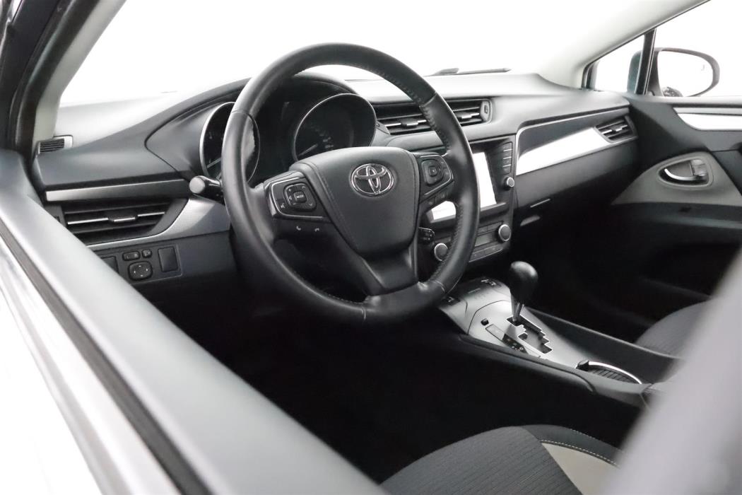 TOYOTA AVENSIS 2015