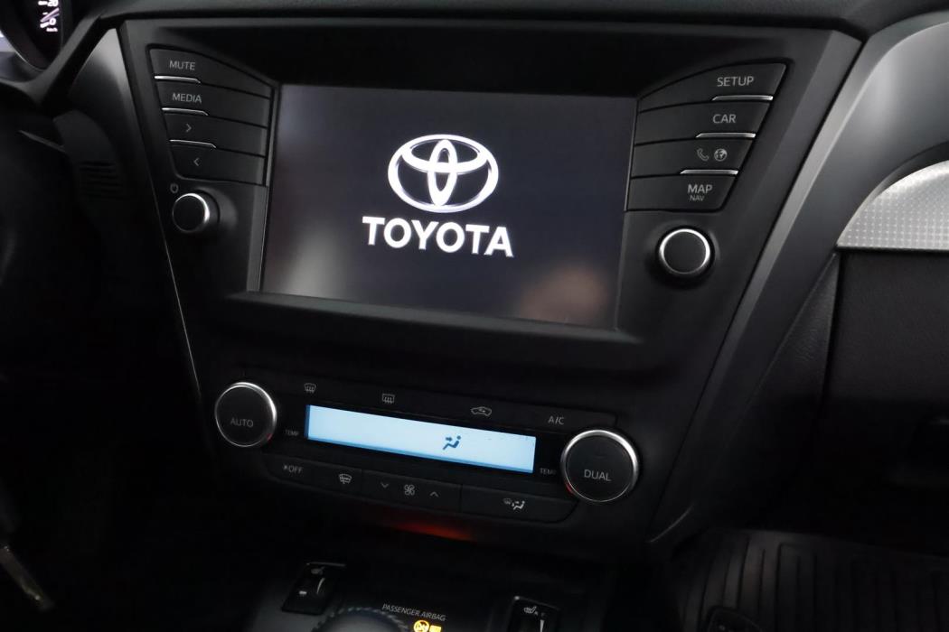 TOYOTA AVENSIS 2015