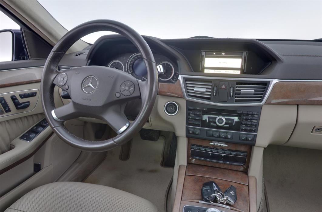 MERCEDES-BENZ E 2011