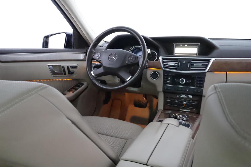 MERCEDES-BENZ E 2011