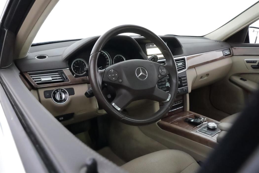 MERCEDES-BENZ E 2011