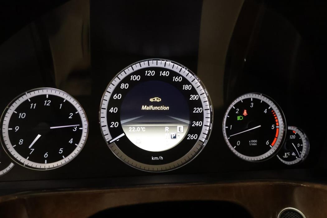 MERCEDES-BENZ E 2011
