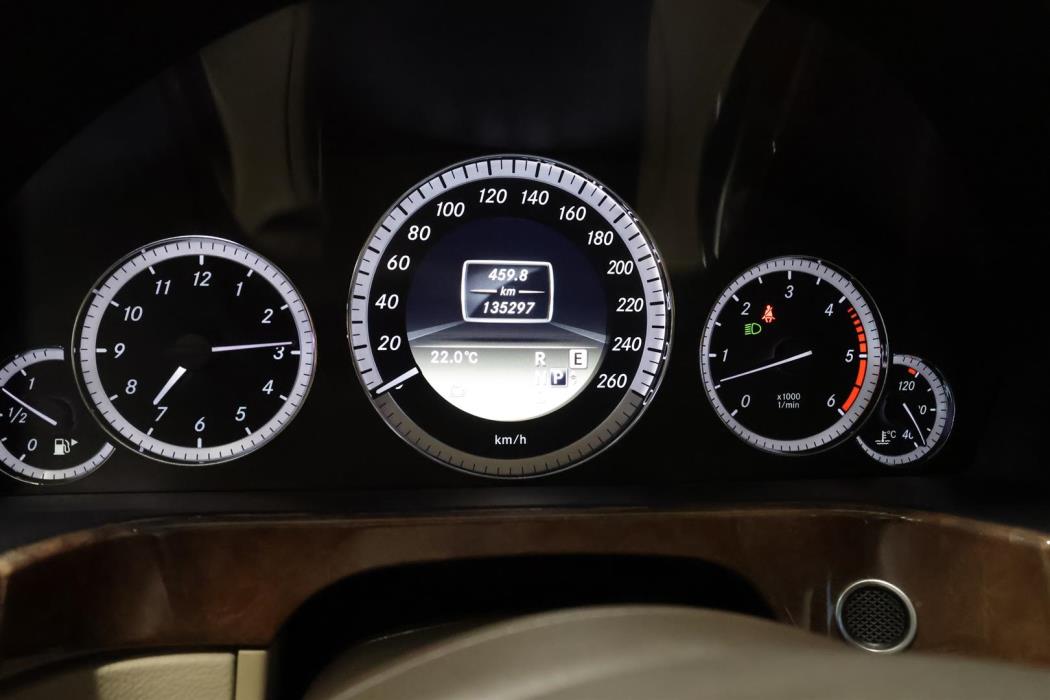 MERCEDES-BENZ E 2011
