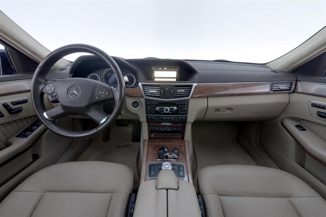 MERCEDES-BENZ E 2011