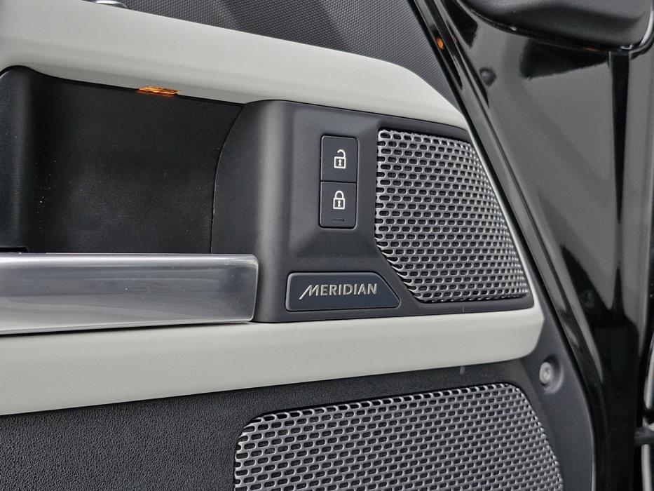 Land Rover Defender 2022