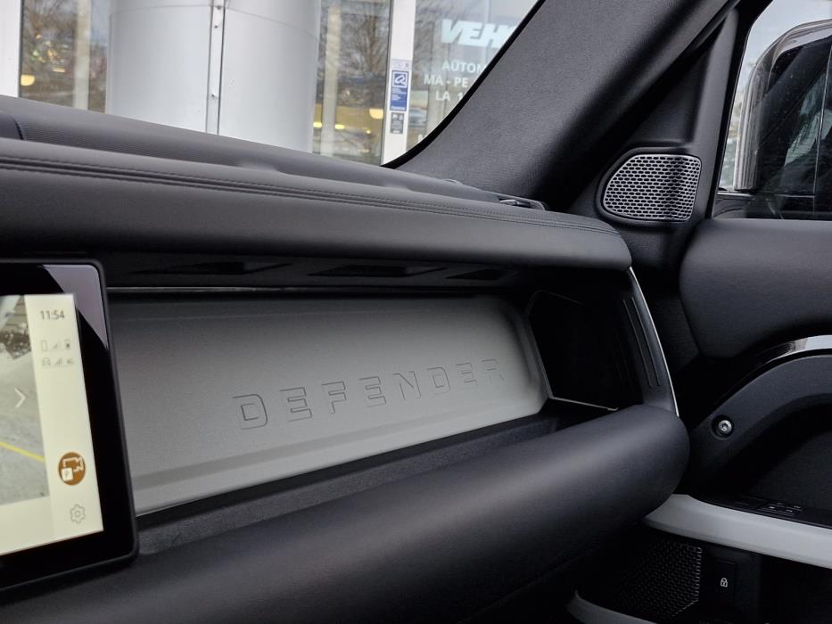 Land Rover Defender 2022