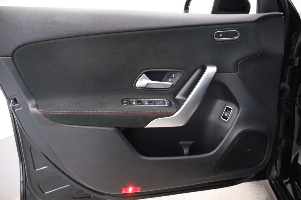 MERCEDES-BENZ A 2020