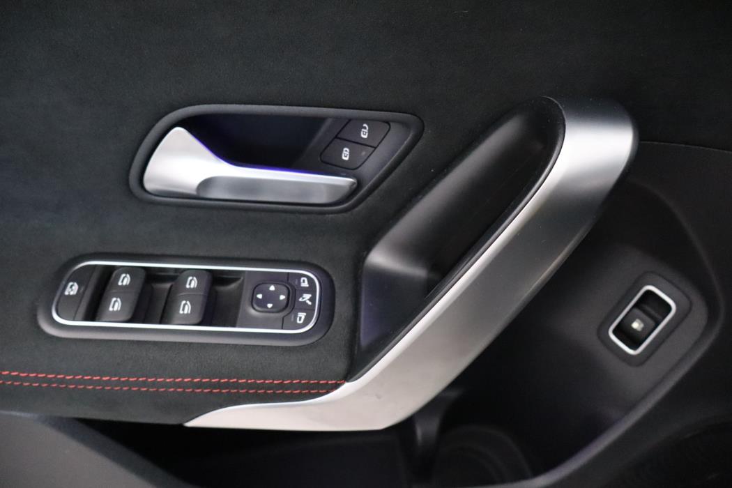 MERCEDES-BENZ A 2020