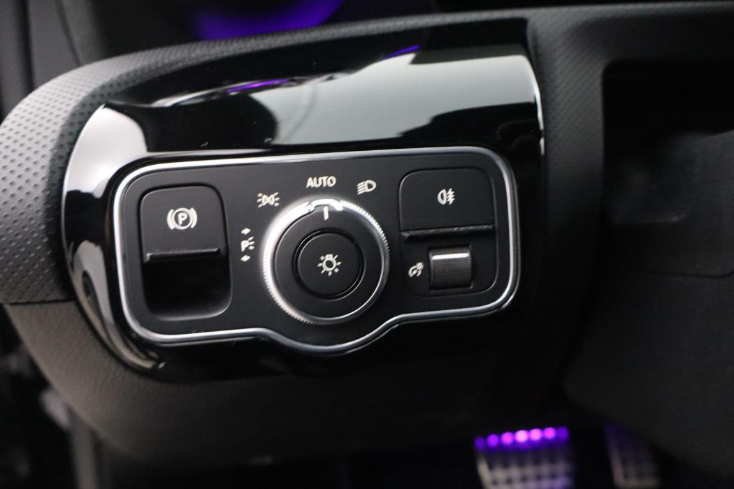 MERCEDES-BENZ A 2020