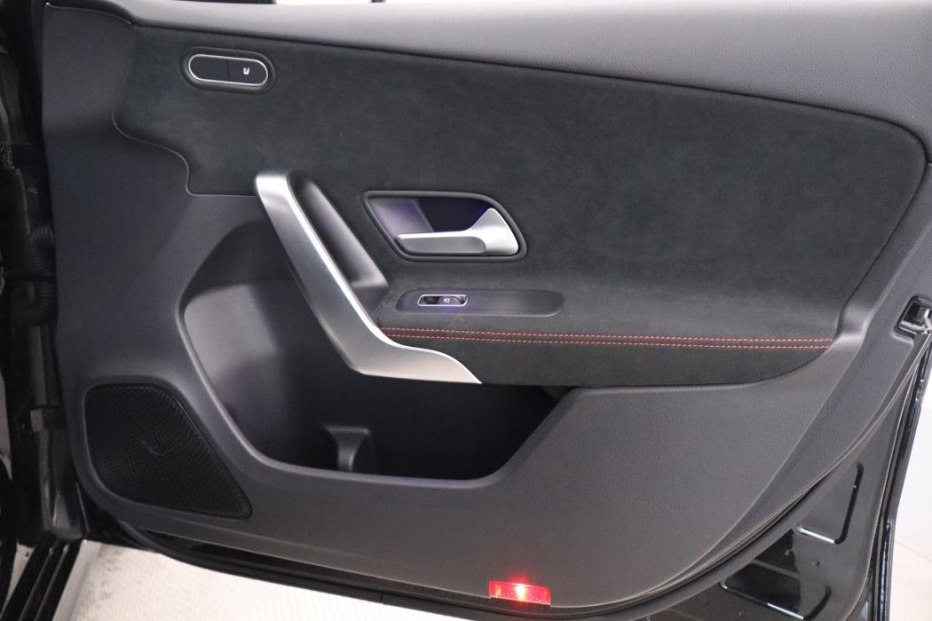 MERCEDES-BENZ A 2020