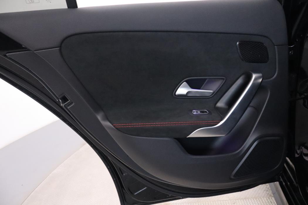 MERCEDES-BENZ A 2020