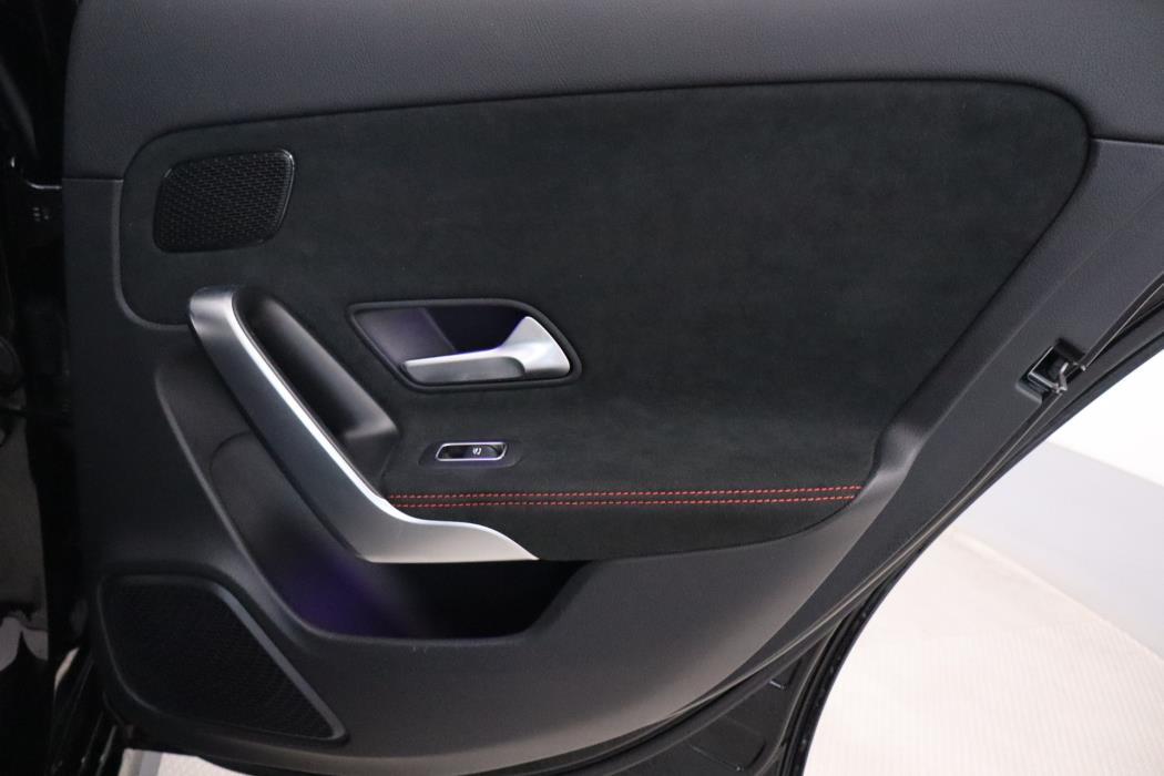 MERCEDES-BENZ A 2020