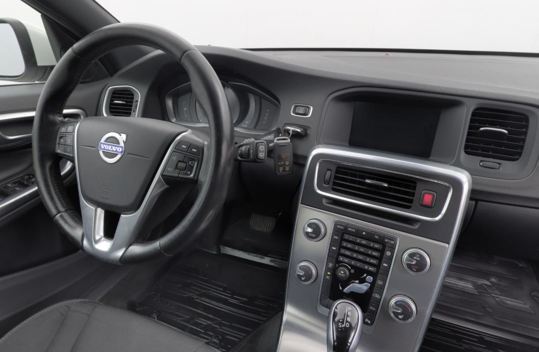 VOLVO V60 2015