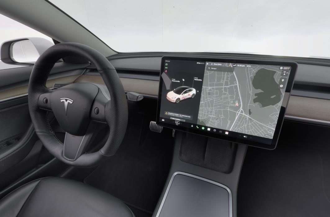 TESLA Model 3 2021
