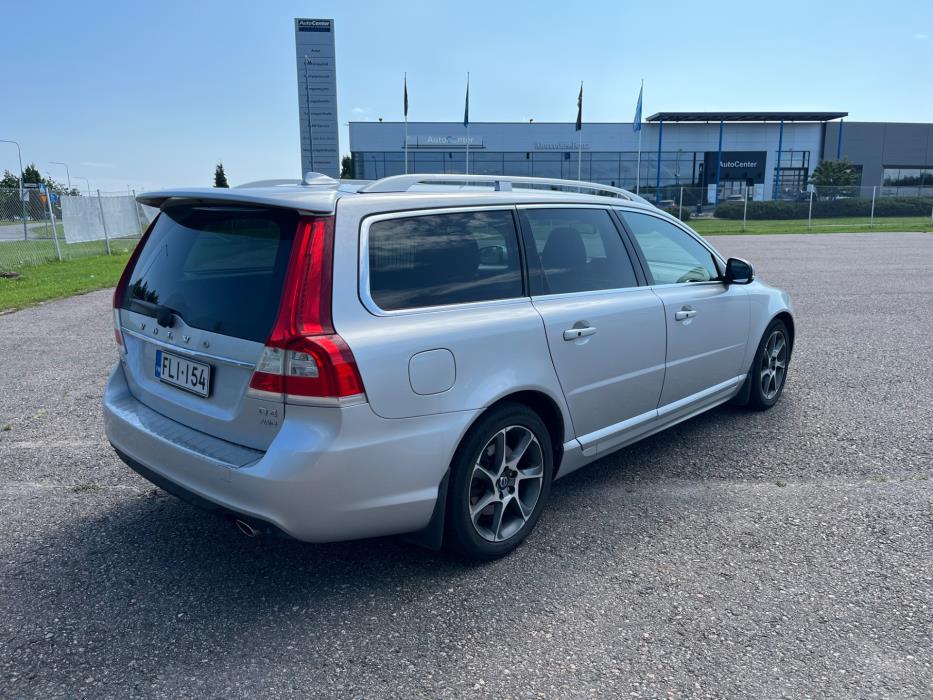 VOLVO V70 2014