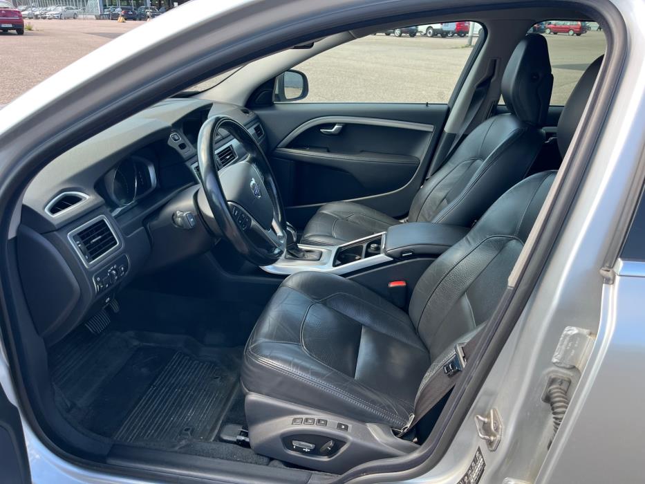 VOLVO V70 2014