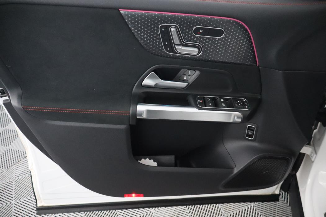 Mercedes-Benz EQB 2025