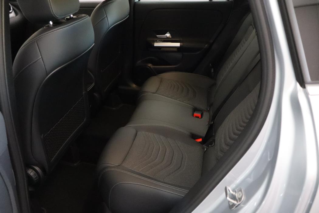 Mercedes-Benz GLA 2025