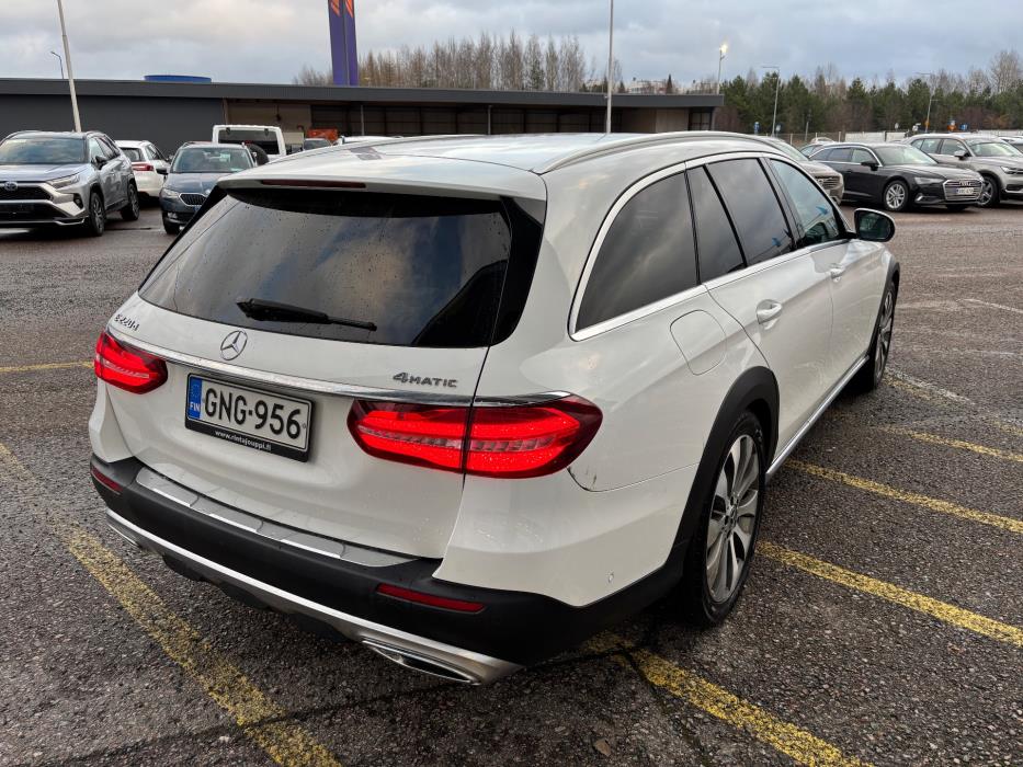 MERCEDES-BENZ E 2017