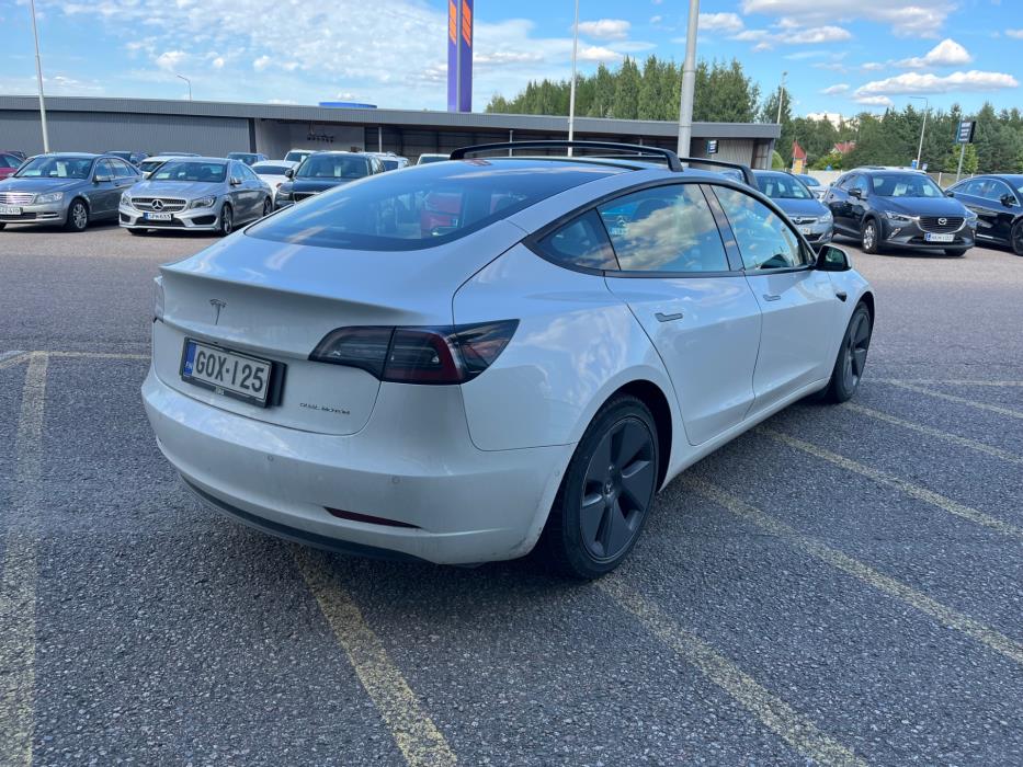 TESLA Model 3 2021