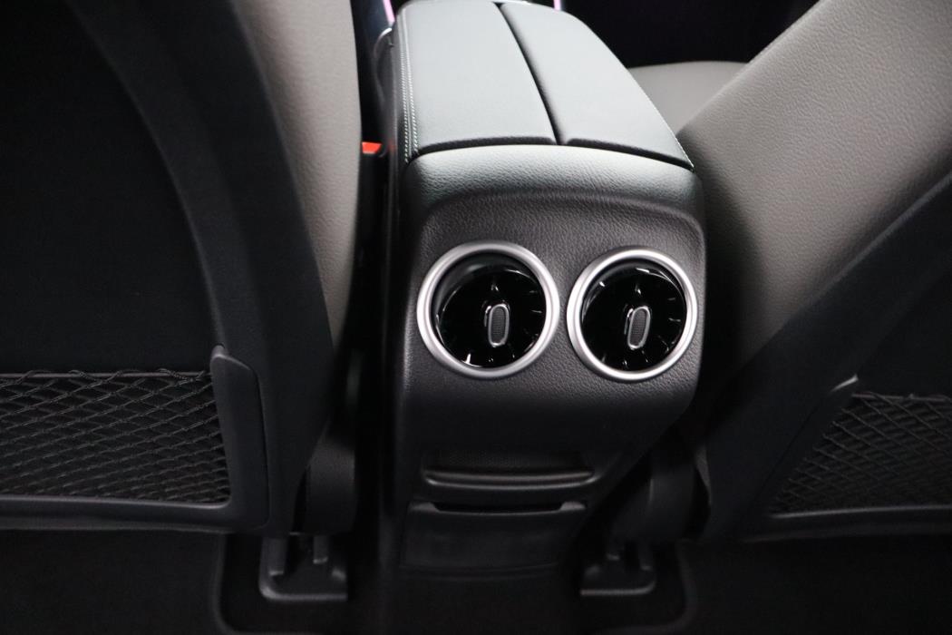 Mercedes-Benz EQB 2026