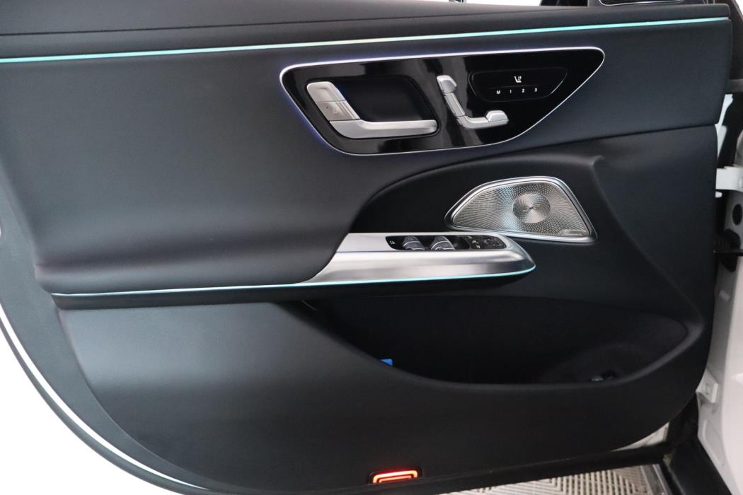 MERCEDES-BENZ E 2025