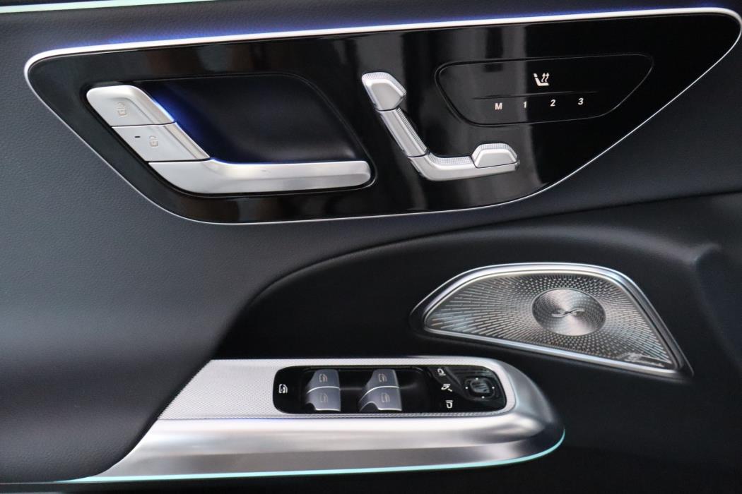 MERCEDES-BENZ E 2025