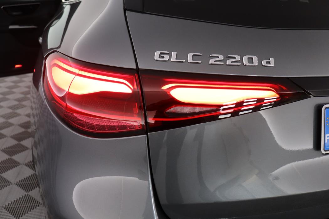 MERCEDES-BENZ GLC 2023