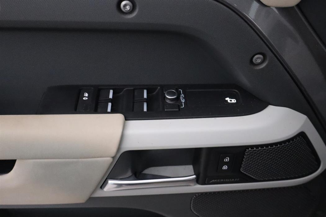 Land Rover Defender 2022