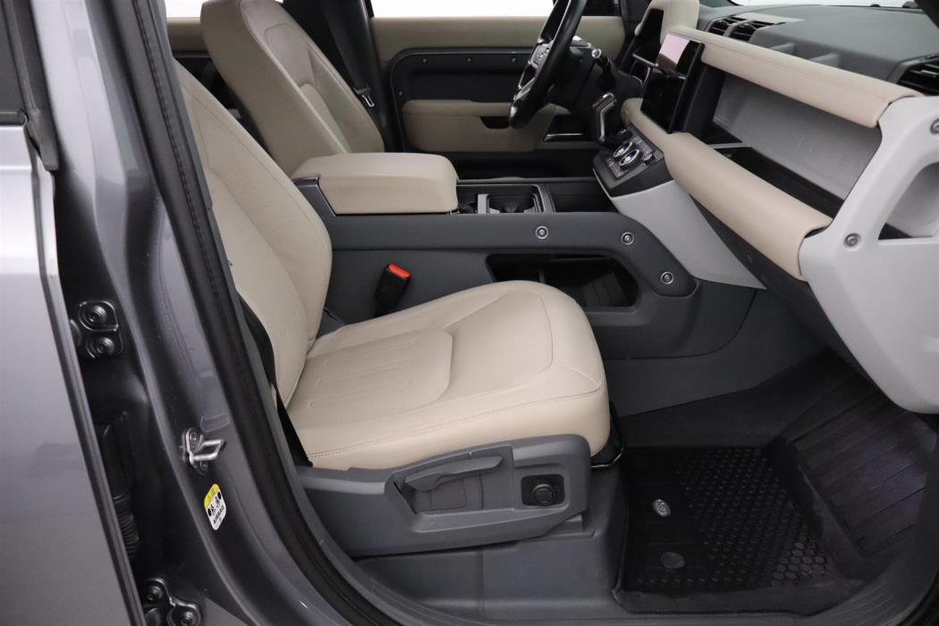 Land Rover Defender 2022